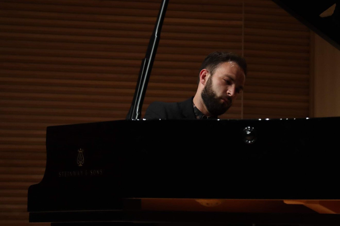 Božidar Vlašić za Steinwayem